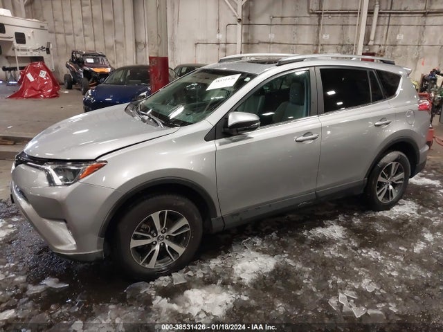 Toyota Rav4 Xle 2018 2T3WFREV5JW413885 Image 2