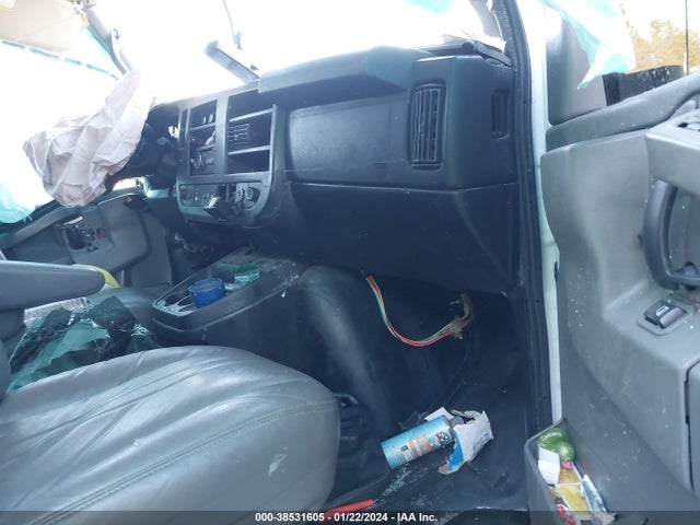Chevrolet Express 2500 Work Van 2017 1GCWGAFF2H1325360 Image 5