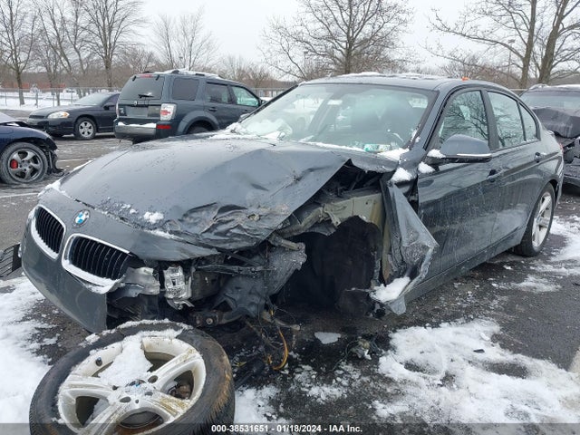 BMW 320i Xdrive 2014 WBA3C3G5XENS67113 Image 2
