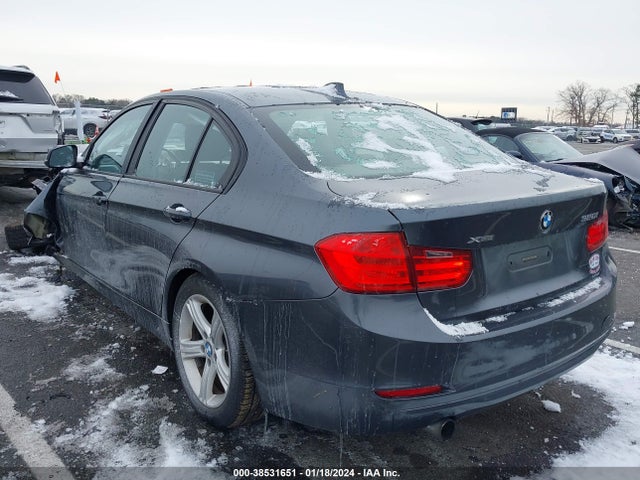 BMW 320i Xdrive 2014 WBA3C3G5XENS67113 Image 3