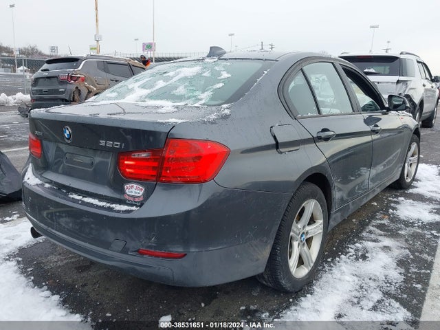 BMW 320i Xdrive 2014 WBA3C3G5XENS67113 Image 4
