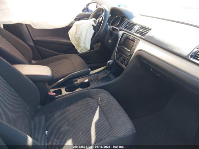 1VWAT7A3XGC011574 Volkswagen Passat 1.8t S