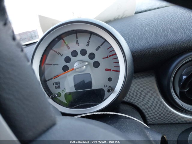 2009 MINI COOPER S CLUBMAN WMWMM335X9TP93072 Photo 6