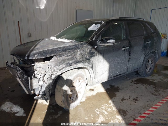 KIA SORENTO LX 2014 5XYKT4A69EG460138 Image 2