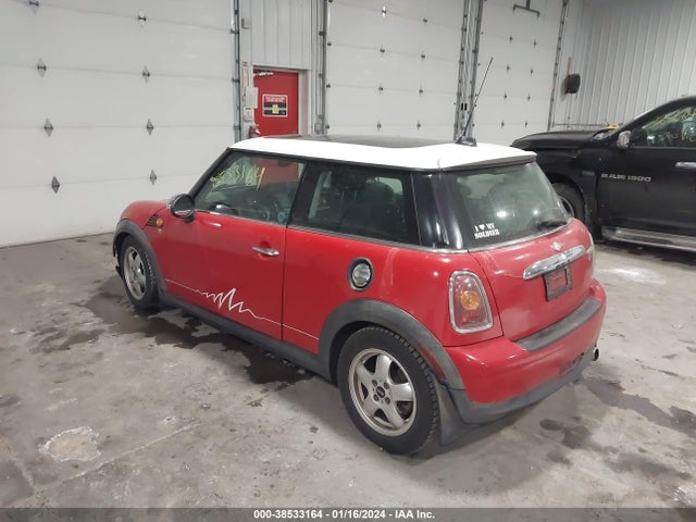 2008 MINI COOPER WMWMF33548TT61151 Photo 2