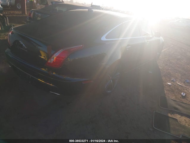 2019 JAGUAR XJ SAJWA2GE2KMW22486 Photo 3