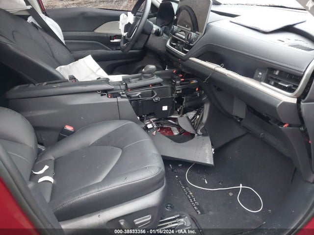 Toyota Grand Highlander Limited 2024 5TDAAAB55RS010162 Image 5
