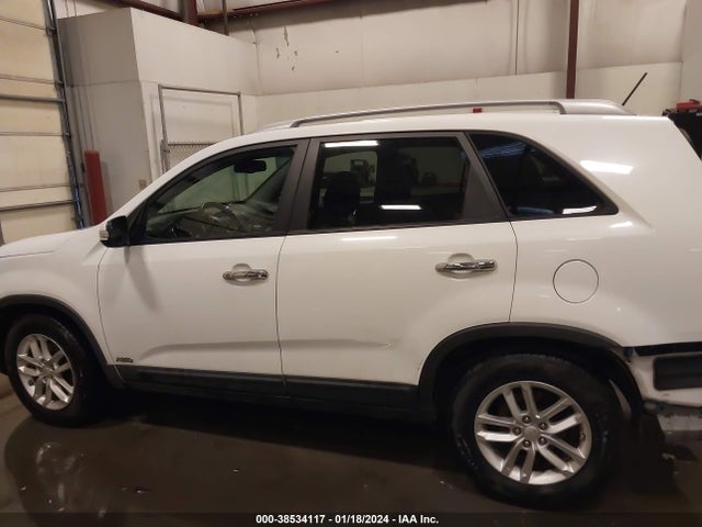 2014 KIA SORENTO LX VIN: 5XYKTCA64EG440261