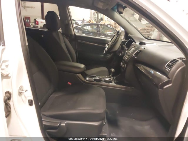 2014 KIA SORENTO LX VIN: 5XYKTCA64EG440261