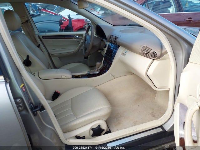 2005 MERCEDES-BENZ C 240 LUXURY 4MATIC VIN: WDBRF81J15F563461