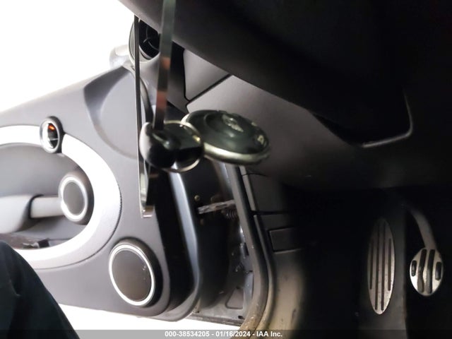 2010 MINI COOPER S WMWMF7C50ATX42931 Photo 10