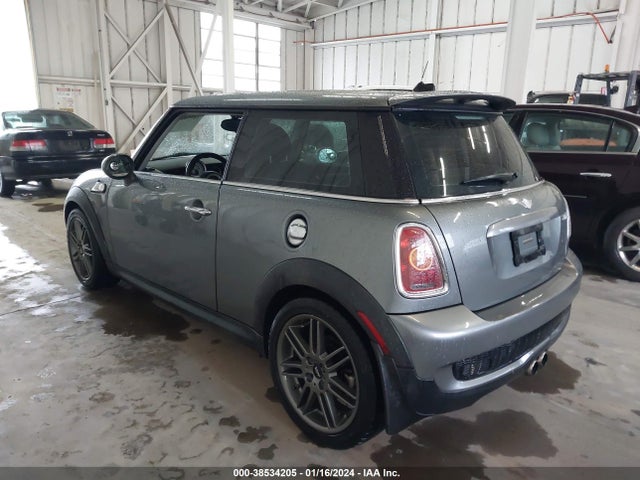 2010 MINI COOPER S WMWMF7C50ATX42931 Photo 2