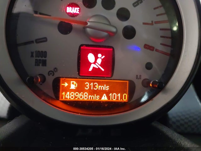 2010 MINI COOPER S WMWMF7C50ATX42931 Photo 6