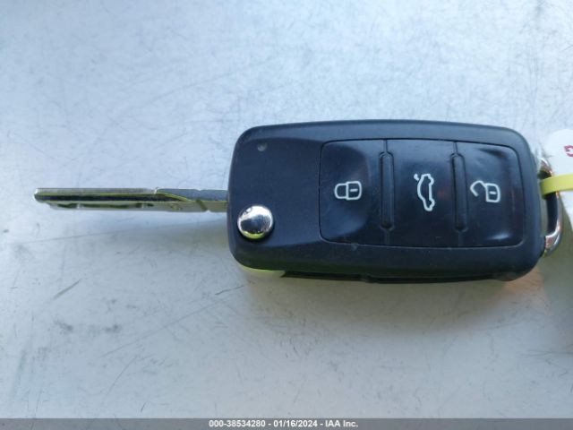 1VWBT7A33GC048972 Volkswagen Passat 1.8t Se