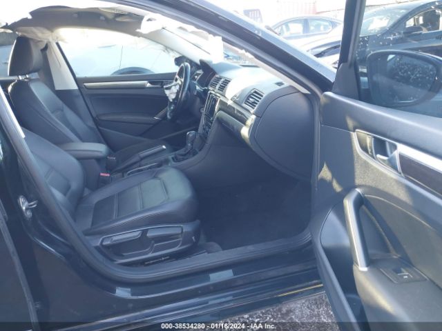 1VWBT7A33GC048972 Volkswagen Passat 1.8t Se