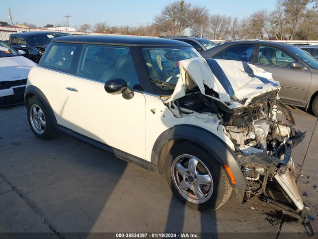 2010 MINI COOPER WMWMF3C57ATZ61264 Photo 0