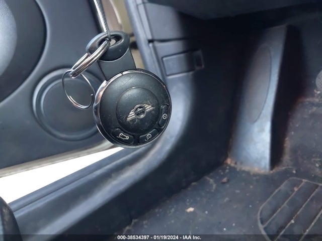 2010 MINI COOPER WMWMF3C57ATZ61264 Photo 10