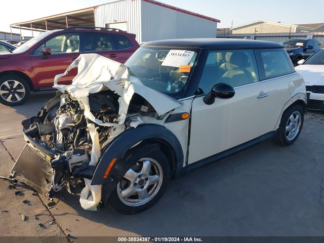 2010 MINI COOPER WMWMF3C57ATZ61264 Photo 1