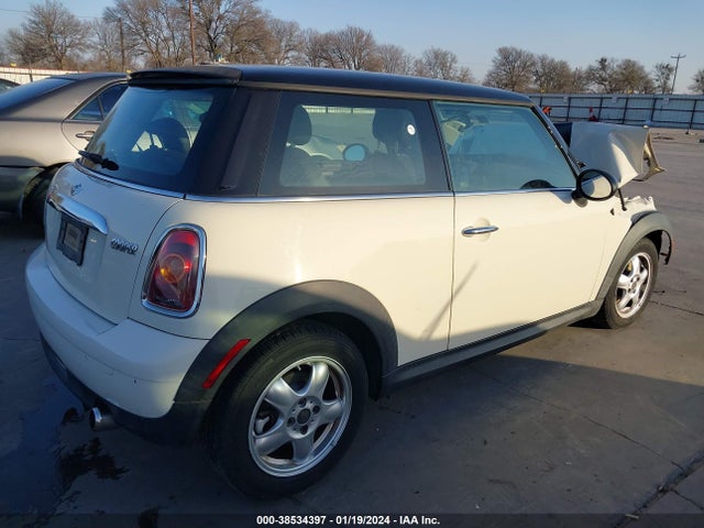 2010 MINI COOPER WMWMF3C57ATZ61264 Photo 3