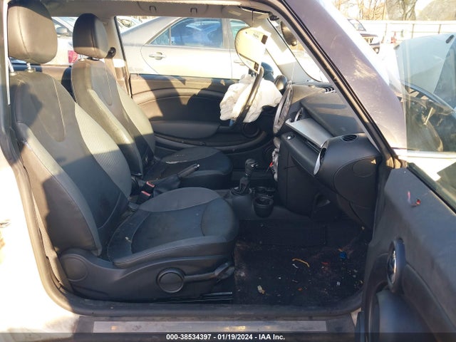 2010 MINI COOPER WMWMF3C57ATZ61264 Photo 4
