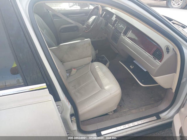 2004 LINCOLN TOWN CAR ULTIMATE VIN: 1LNHM83W34Y619345