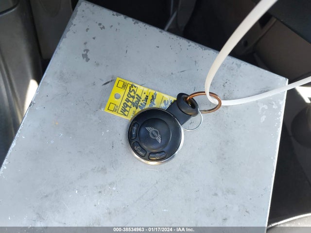 2011 MINI COOPER WMWSU3C52BT253079 Photo 10