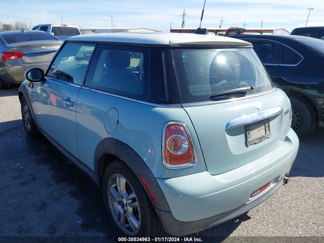 2011 MINI COOPER WMWSU3C52BT253079 Photo 2