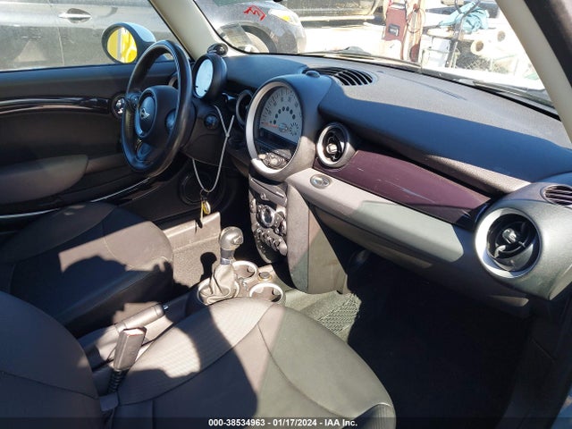 2011 MINI COOPER WMWSU3C52BT253079 Photo 4
