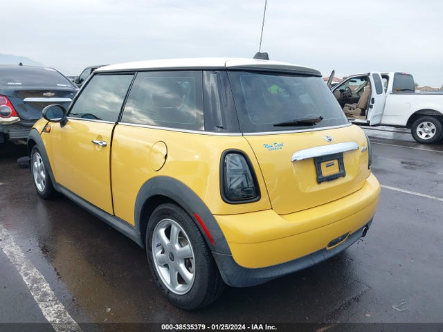 2007 MINI COOPER WMWMF33597TT56218 Photo 2