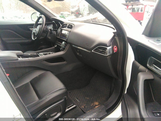 2018 JAGUAR F-PACE SADCJ2FX4JA281777 Photo 4