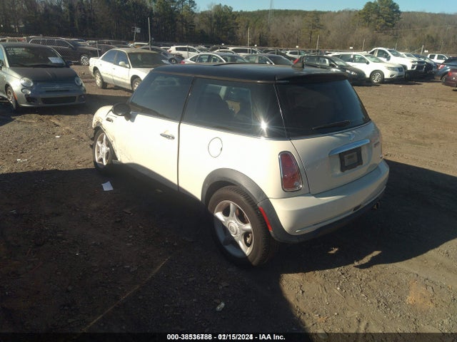 2005 MINI COOPER WMWRC33445TJ68371 Photo 2