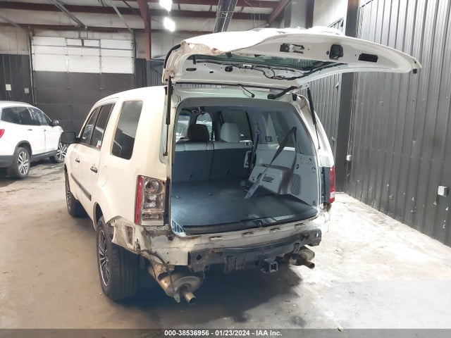 Honda PILOT LX 2015 5FNYF4H21FB009122 Image 3
