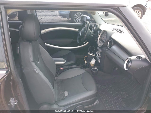 2010 MINI COOPER CLUBMAN WMWML3C51ATX37089 Photo 4