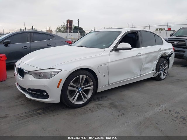 BMW 330e Iperformance 2018 WBA8E1C53JA758702 Image 2