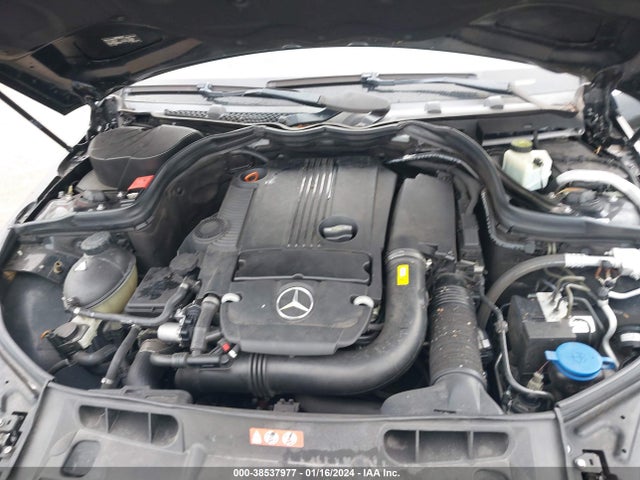 2013 MERCEDES-BENZ C 250 LUXURY/SPORT VIN: WDDGF4HB2DR247408