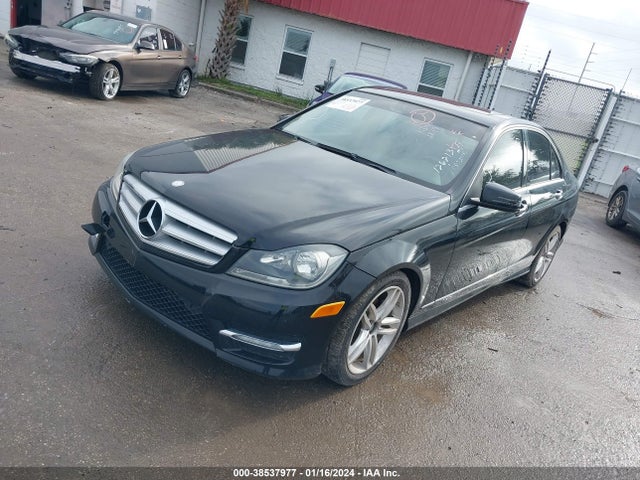 2013 MERCEDES-BENZ C 250 LUXURY/SPORT VIN: WDDGF4HB2DR247408