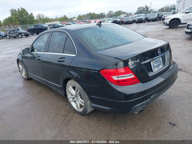 2013 MERCEDES-BENZ C 250 LUXURY/SPORT VIN: WDDGF4HB2DR247408
