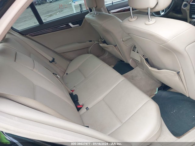 2013 MERCEDES-BENZ C 250 LUXURY/SPORT VIN: WDDGF4HB2DR247408