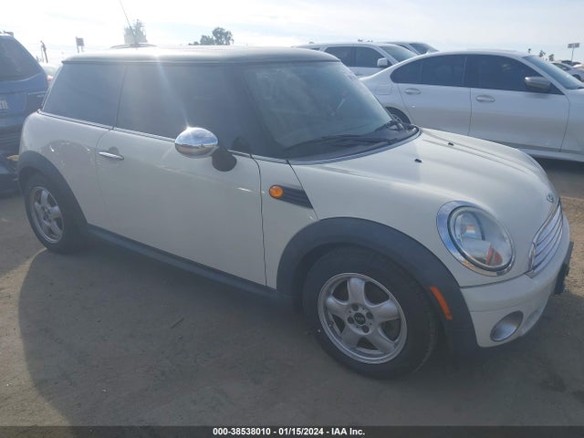 2010 MINI COOPER WMWMF3C59ATU79959 Photo 0