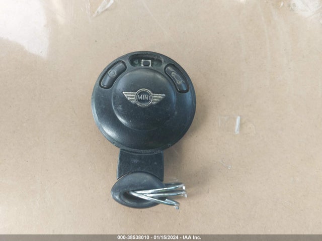 2010 MINI COOPER WMWMF3C59ATU79959 Photo 10