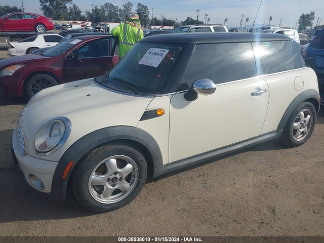 2010 MINI COOPER WMWMF3C59ATU79959 Photo 1