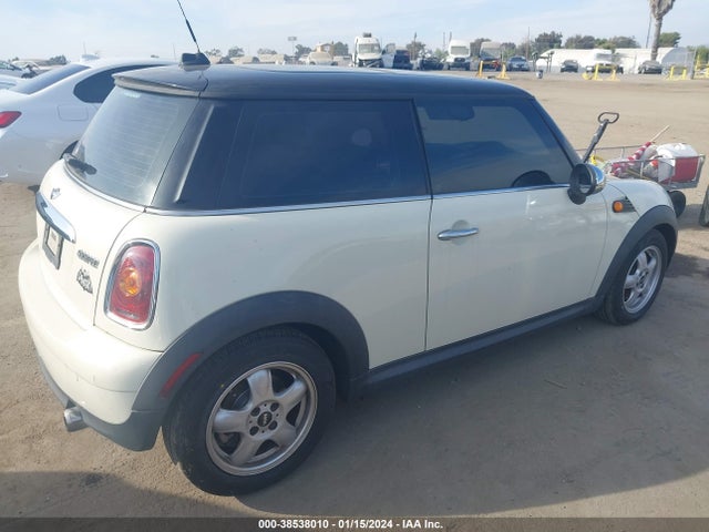 2010 MINI COOPER WMWMF3C59ATU79959 Photo 3