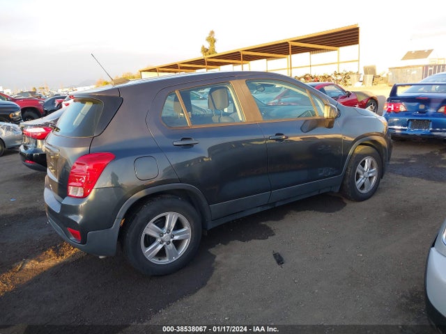 Chevrolet TRAX LS 2019 3GNCJKSB9KL353547 Image 4