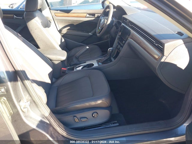 1VWBA7A33NC009625 Volkswagen Passat 2.0t Limited Edition