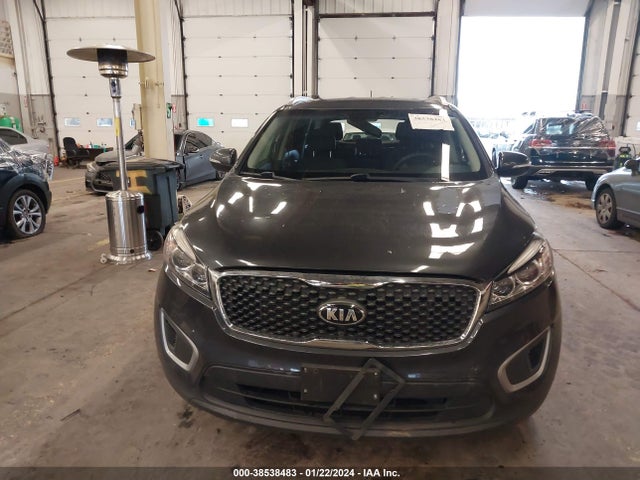 2018 KIA SORENTO 3.3L LX VIN: 5XYPGDA55JG406475