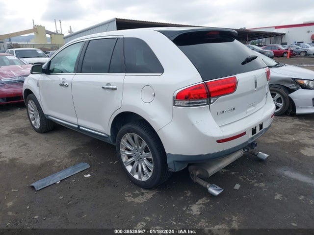 Lincoln MKX 2014 2LMDJ8JK7EBL18653 Image 3