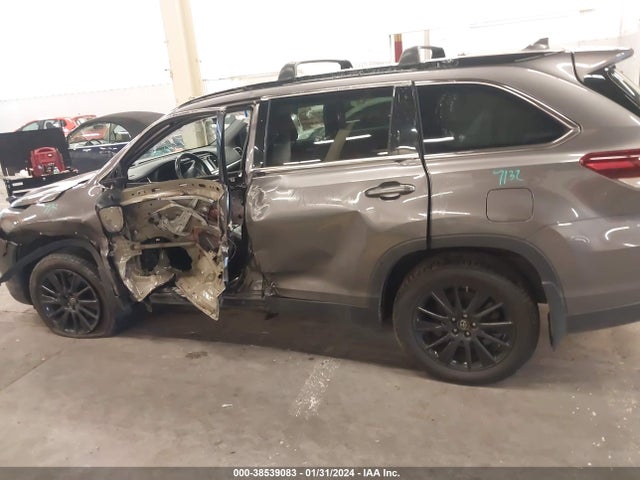 Toyota Highlander Se 2019 5TDJZRFH0KS598540 Image 14