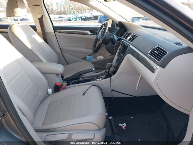 1VWGT7A36HC079995 Volkswagen Passat 1.8t Se