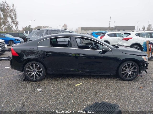2017 VOLVO S60 INSCRIPTION T5 PLATINUM VIN: LYV402TM2HB153747