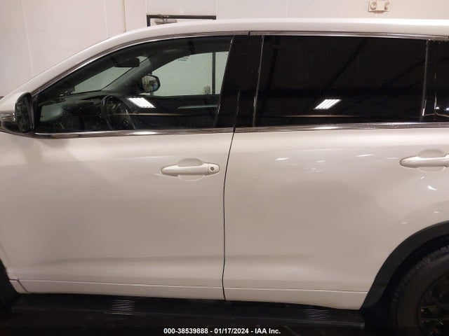 2015 TOYOTA HIGHLANDER LE PLUS V6 VIN: 5TDBKRFH2FS221965